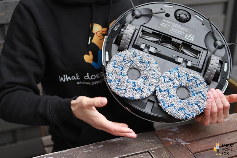 The two mopping pads of the Ecovacs Deebot X1 OMNI are seen from below
